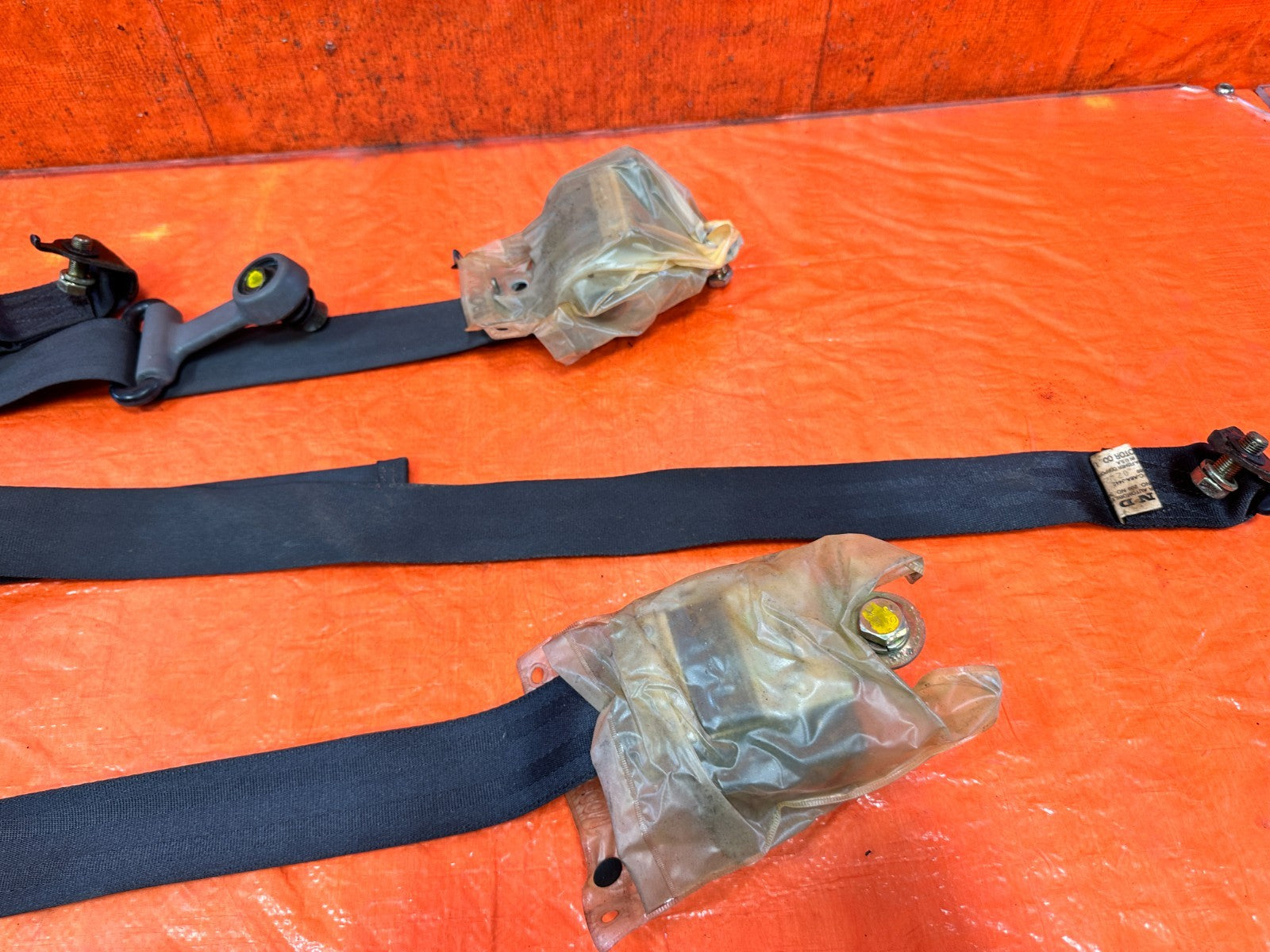 90 91 HONDA CIVIC HATCH   REAR SEAT BELT SET   LEFT & RIGHT SEAT BELTS OEM 32512