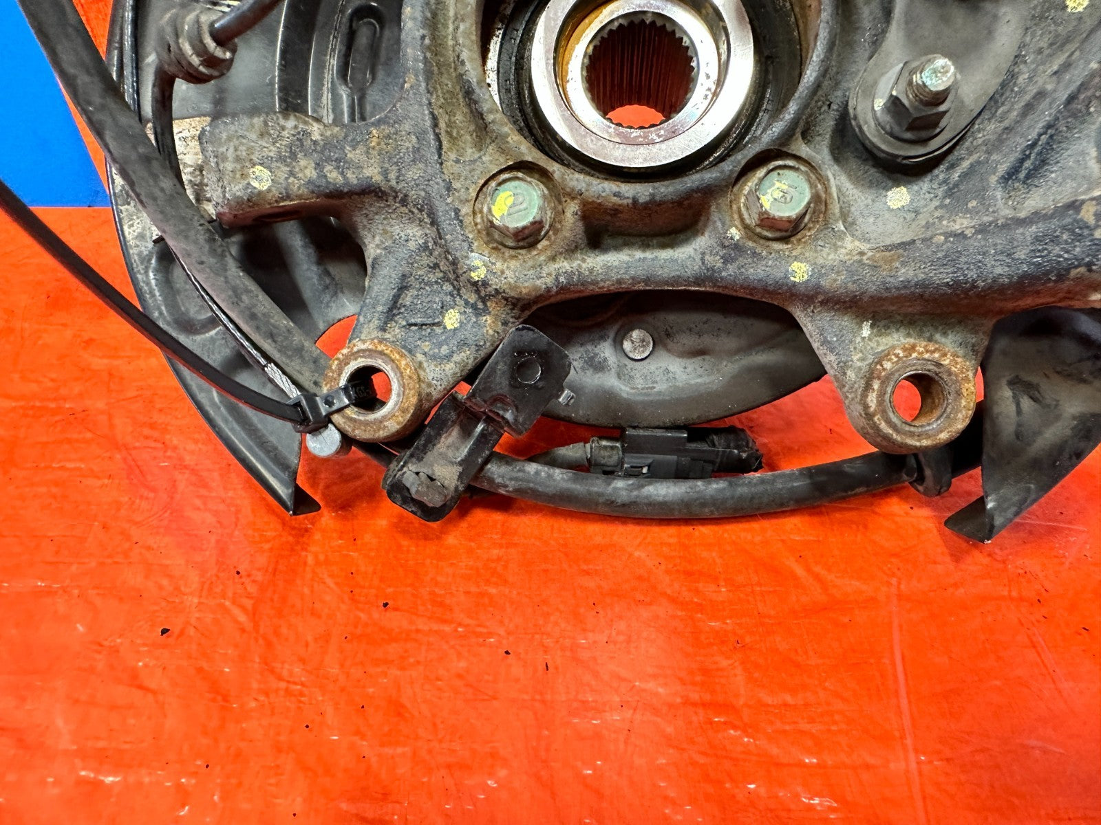 10 16 HYUNDAI GENESIS COUPE   DRIVER LEFT REAR SPINDLE KNUCKLE HUB OEM #32510