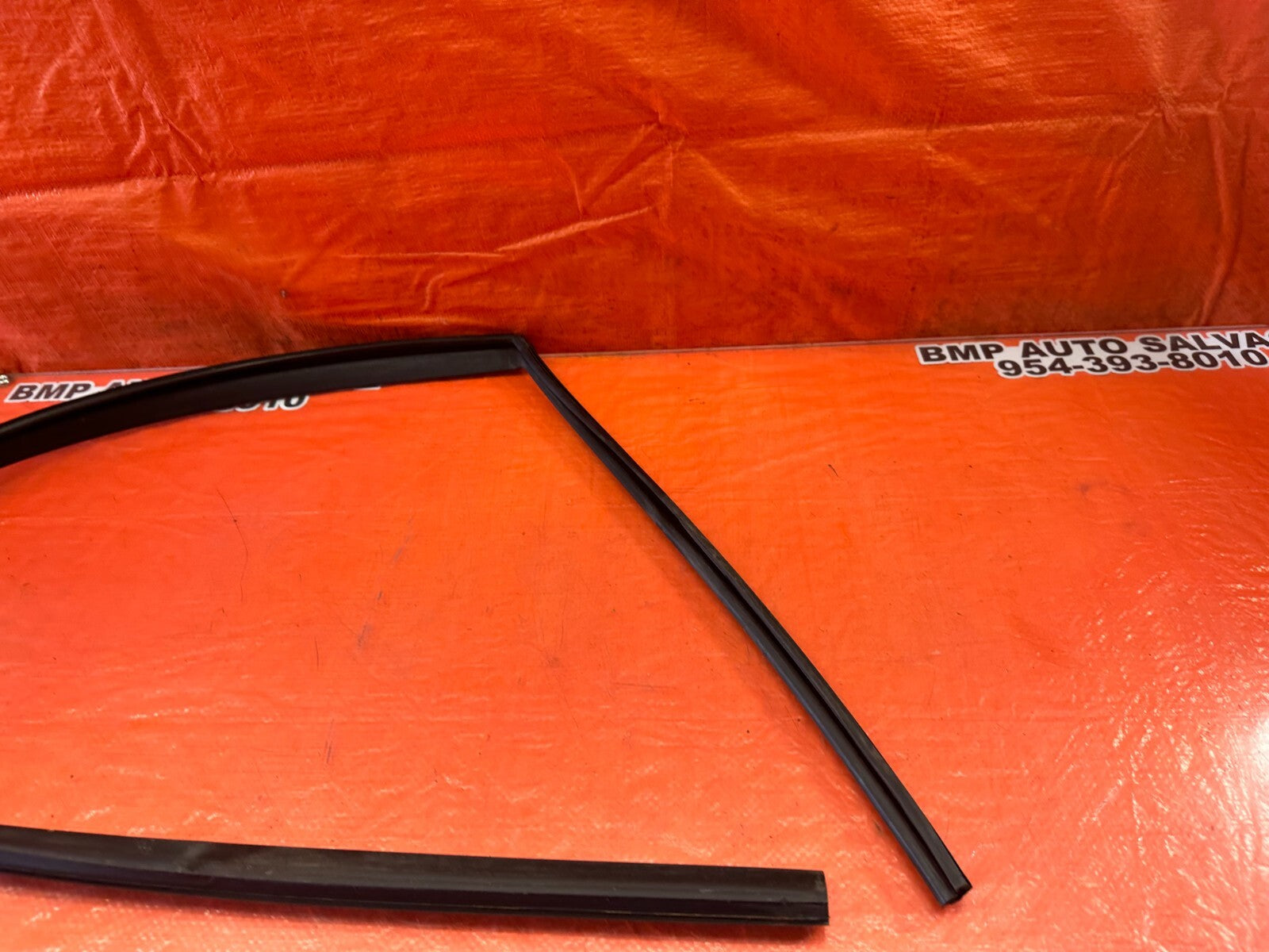07 12 LEXUS ES350   DRIVER LEFT REAR WINDOW GLASS RUN CHANNEL   OEM #2445