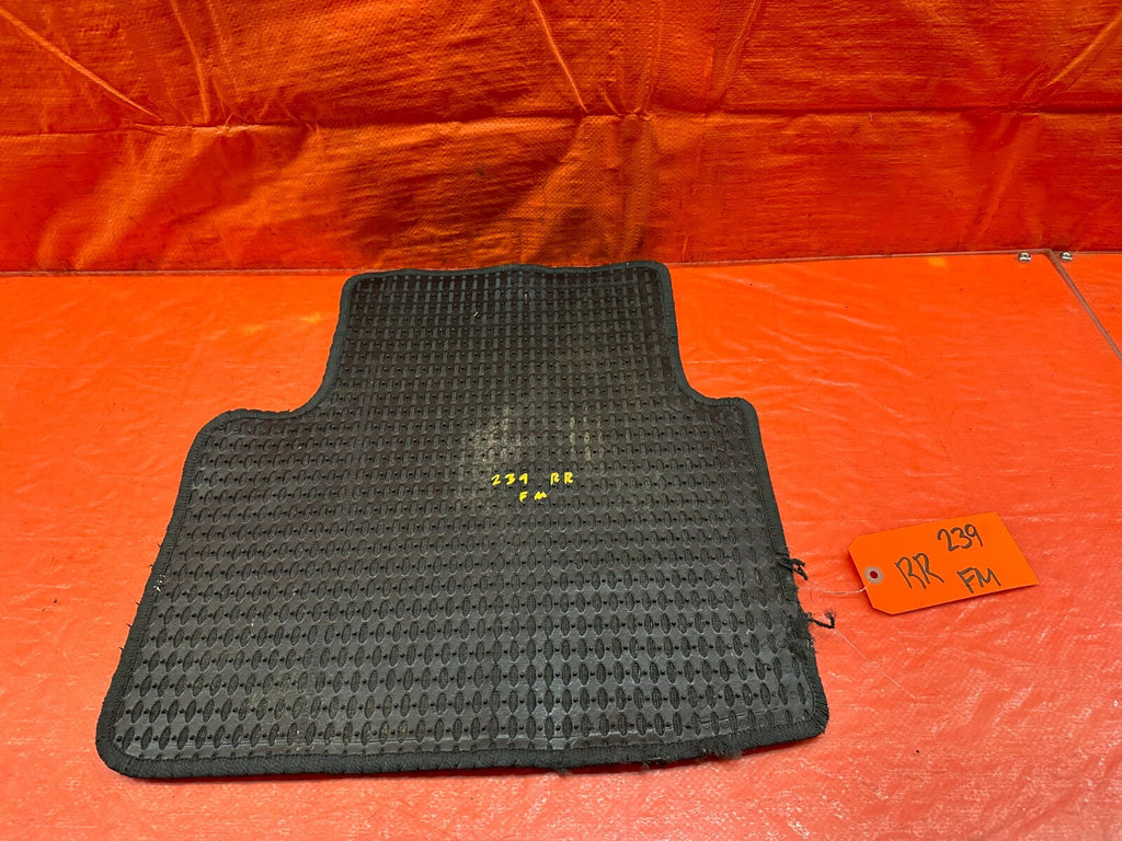 08 12 HONDA ACCORD SEDAN   PASSENGER RIGHT REAR FLOOR MAT   BLACK   OEM #2397