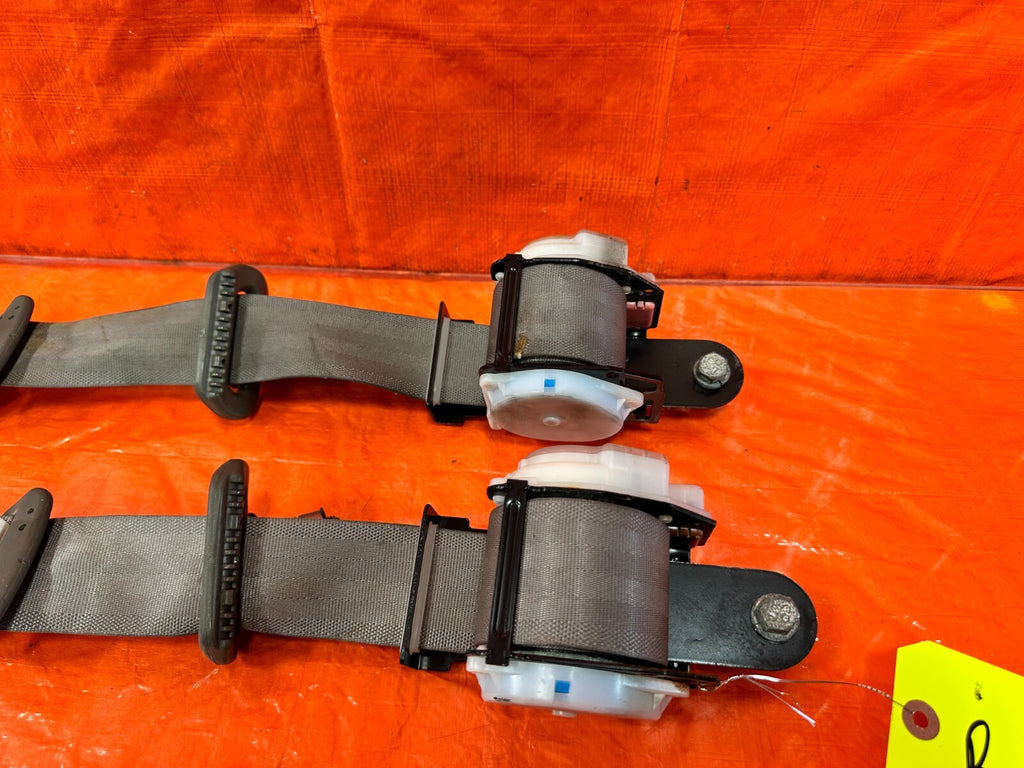 02 06 ACURA RSX TYPE S & BASE   REAR SEAT BELT SET LEFT RIGHT TAN GRAY OEM #2802