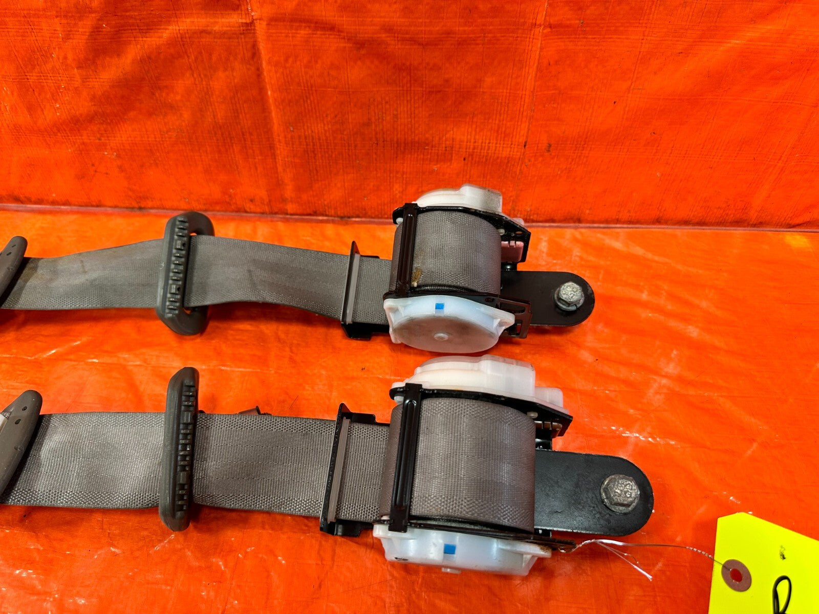 02 06 ACURA RSX TYPE S & BASE   REAR SEAT BELT SET LEFT RIGHT TAN GRAY OEM #2802