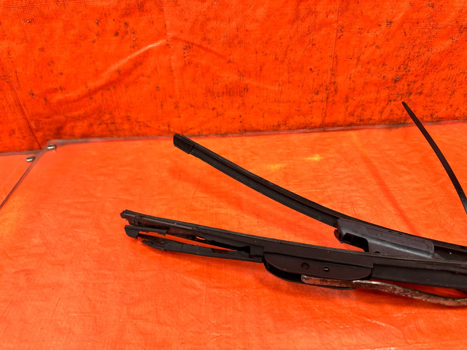 92 95 HONDA CIVIC   LEFT & RIGHT WINDSHIELD WIPER ARMS   OEM #3276