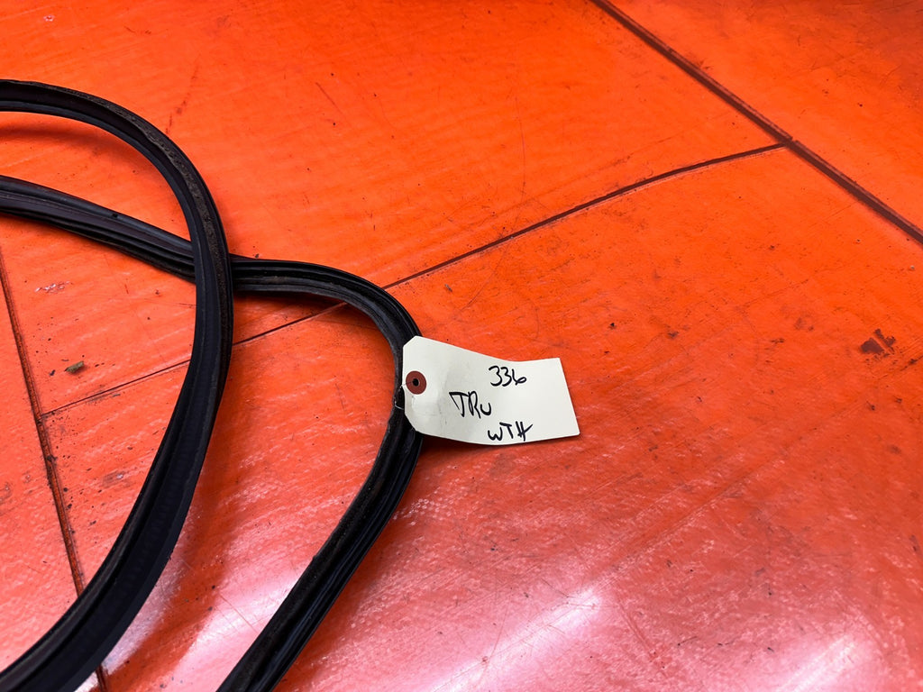 97 01 HONDA PRELUDE 2.2L REAR TRUNK DECKLID WEATHER STRIP RUBBER SEAL OEM #33611