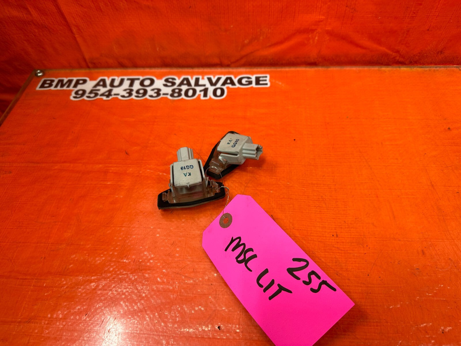 04 08 ACURA TSX   LICENSE PLATE LIGHT LAMP SET   LEFT AND RIGHT OEM FACTORY 2557