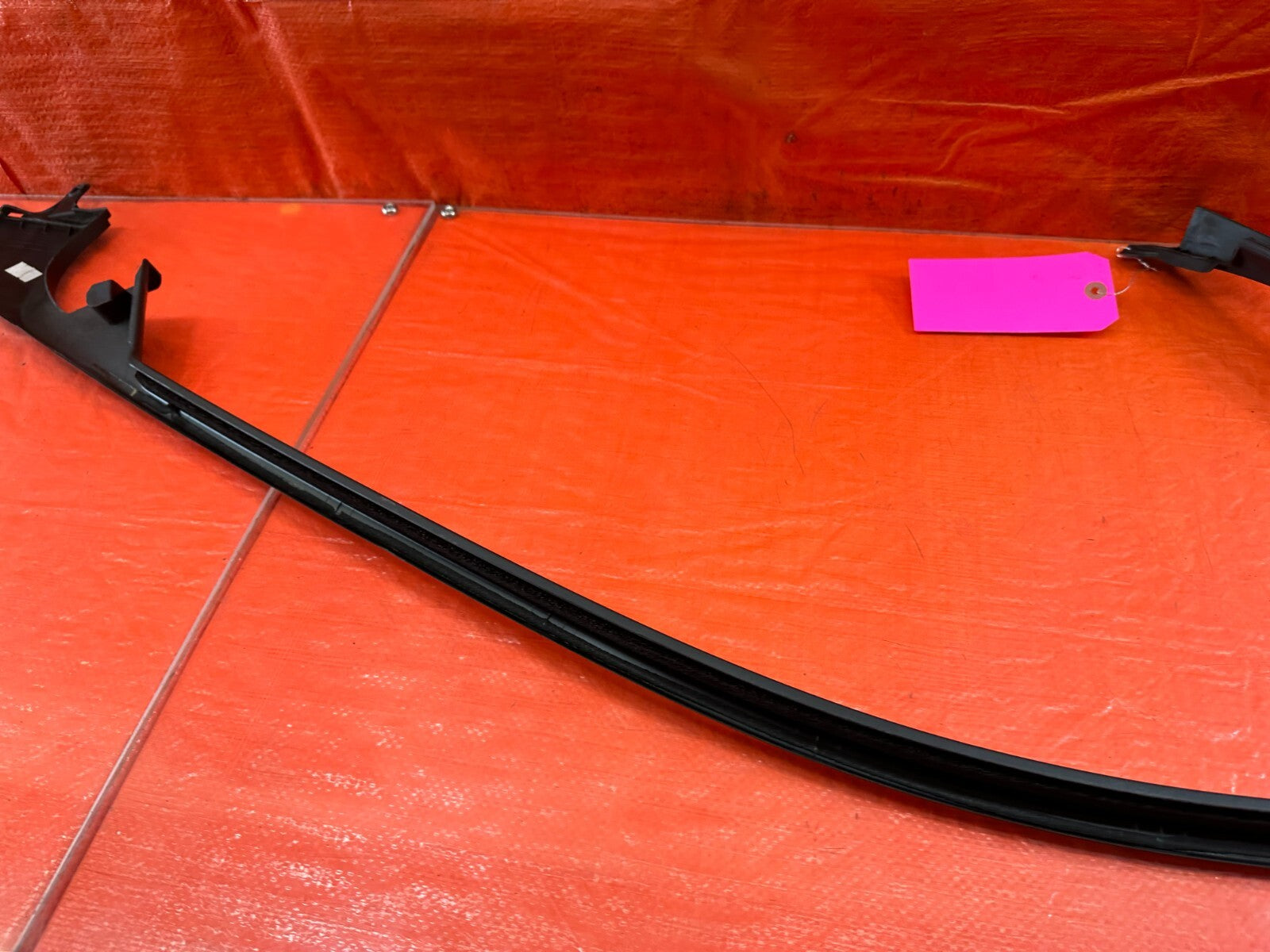 04 08 ACURA TL   PASSENGER RIGHT FRONT   INTERIOR UPPER GLASS DOOR TRIM OEM 23410