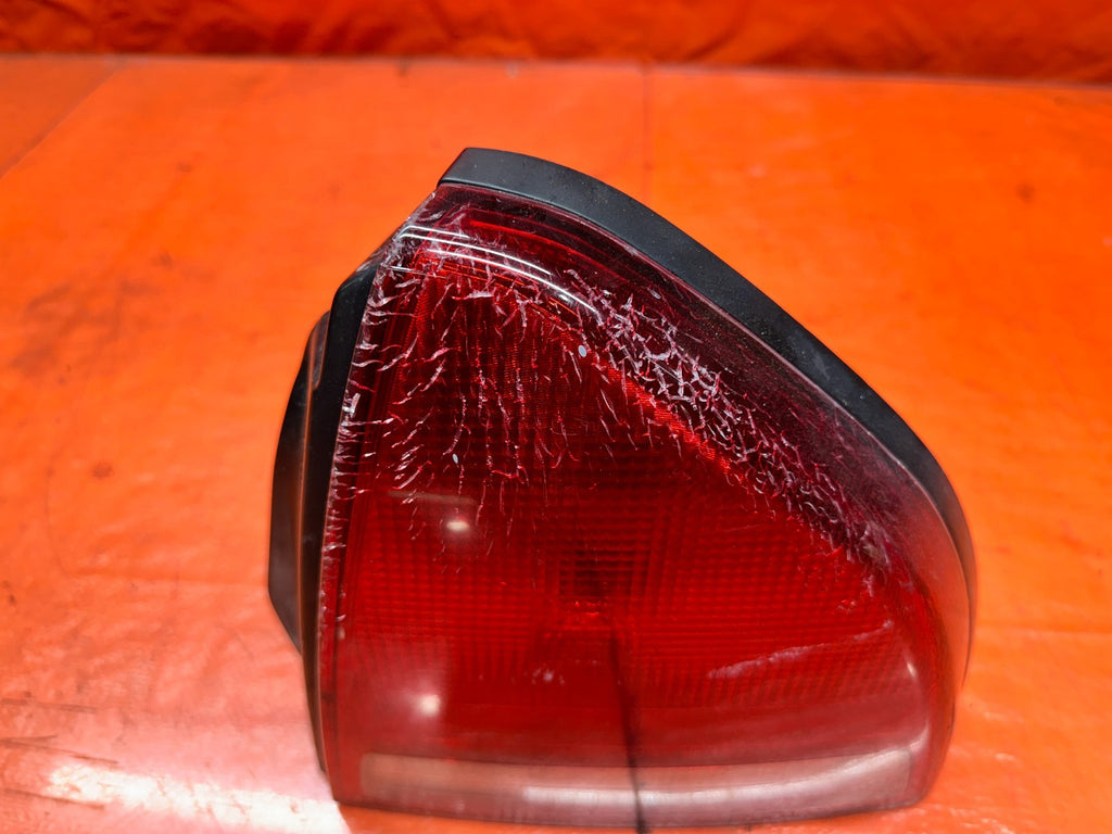 92 96 HONDA PRELUDE RIGHT PASSENGER TAIL LIGHT LAMP OEM #3325