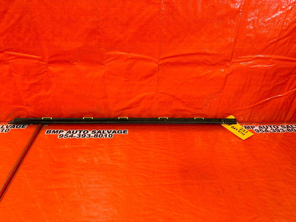 96 00 HONDA CIVIC COUPE HATCH EXTERIOR DOOR WINDOW GLASS TRIM LEFT SIDE OEM 2216