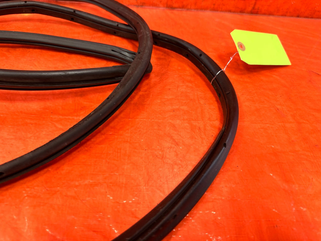 96 00 HONDA CIVIC SEDAN RIGHT FRONT WEATHER STRIP TRIM SEAL GASKET 29713