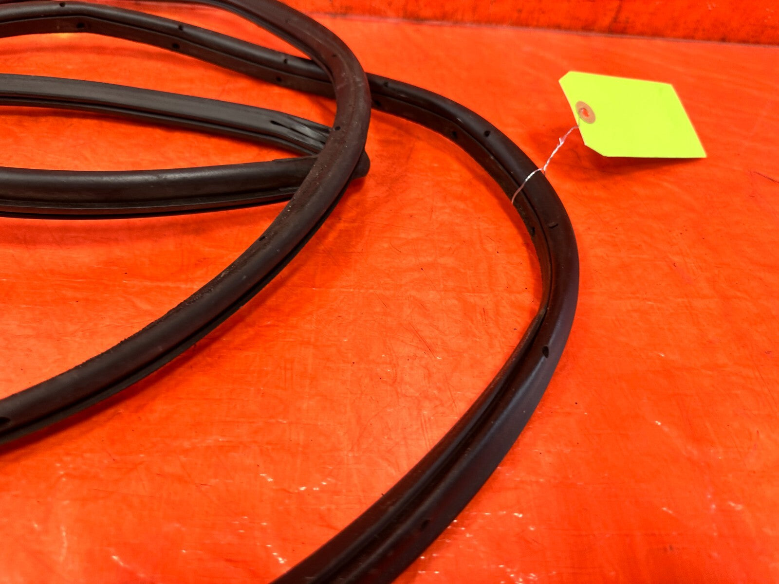 96 00 HONDA CIVIC SEDAN RIGHT FRONT WEATHER STRIP TRIM SEAL GASKET 29713