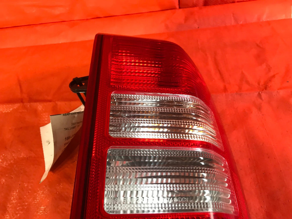 OEM 2007 07 JEEP PATRIOT PASSENGER RIGHT TAIL LIGHT LAMP R RH 3