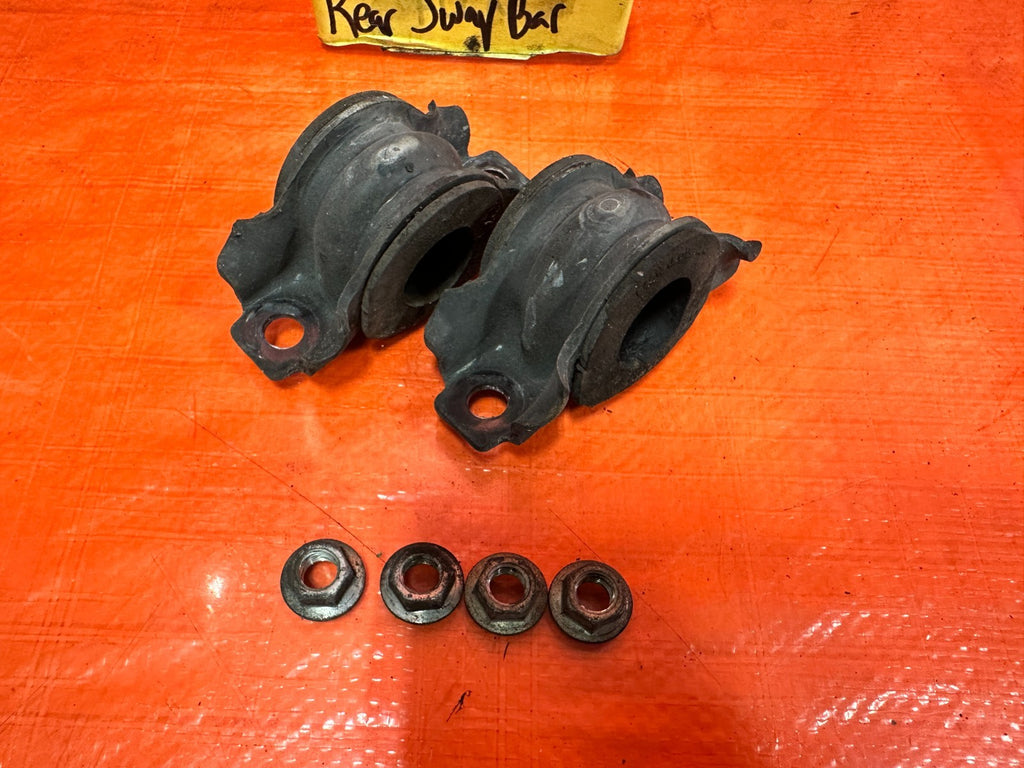 08 15 INFINITI G37 & Q60 COUPE   LEFT & RIGHT REAR SWAY BAR BRACKETS   OEM #3104
