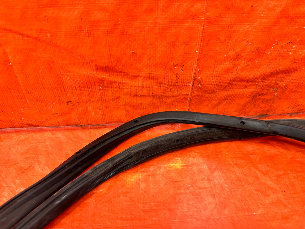 96 00 HONDA CIVIC SEDAN   DRIVER LEFT REAR   WEATHER STRIP SEAL GASKET OEM #2973