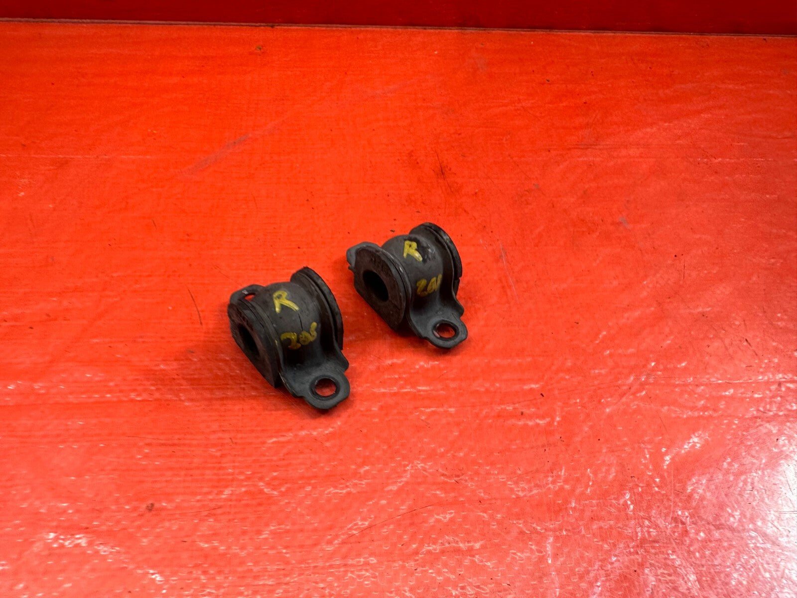 04 08 ACURA TSX   LEFT & RIGHT REAR SWAY BAR BRACKETS & BUSHINGS   OEM #2057