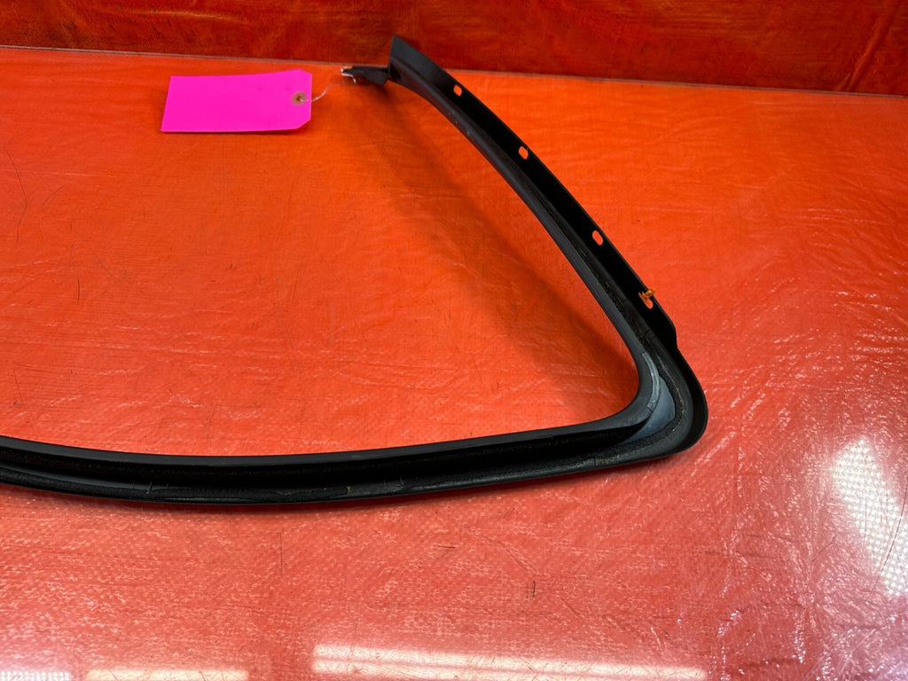 04 08 ACURA TL   PASSENGER RIGHT FRONT   INTERIOR UPPER GLASS DOOR TRIM OEM 2349