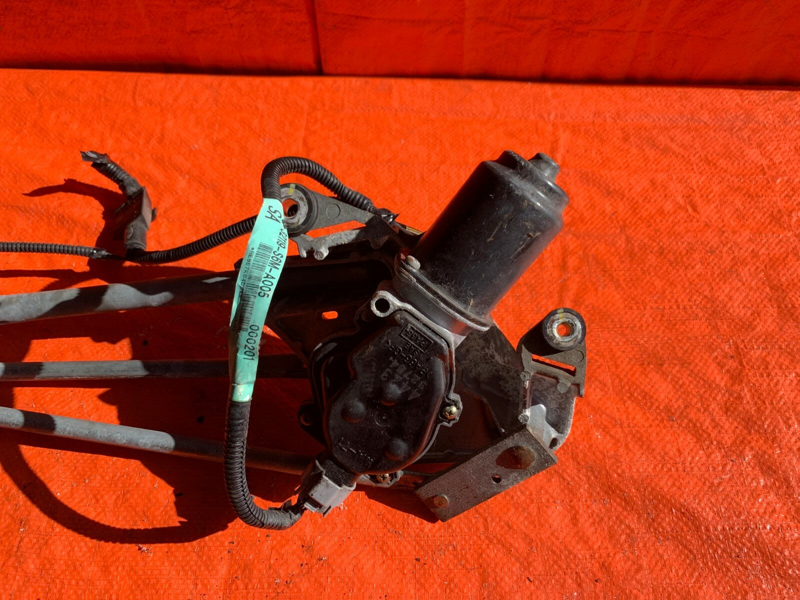OEM 2004 04 ACURA RSX TYPE S   WINDSHIELD WIPER MOTOR WITH LINKAGE W/ PIGTAILS3