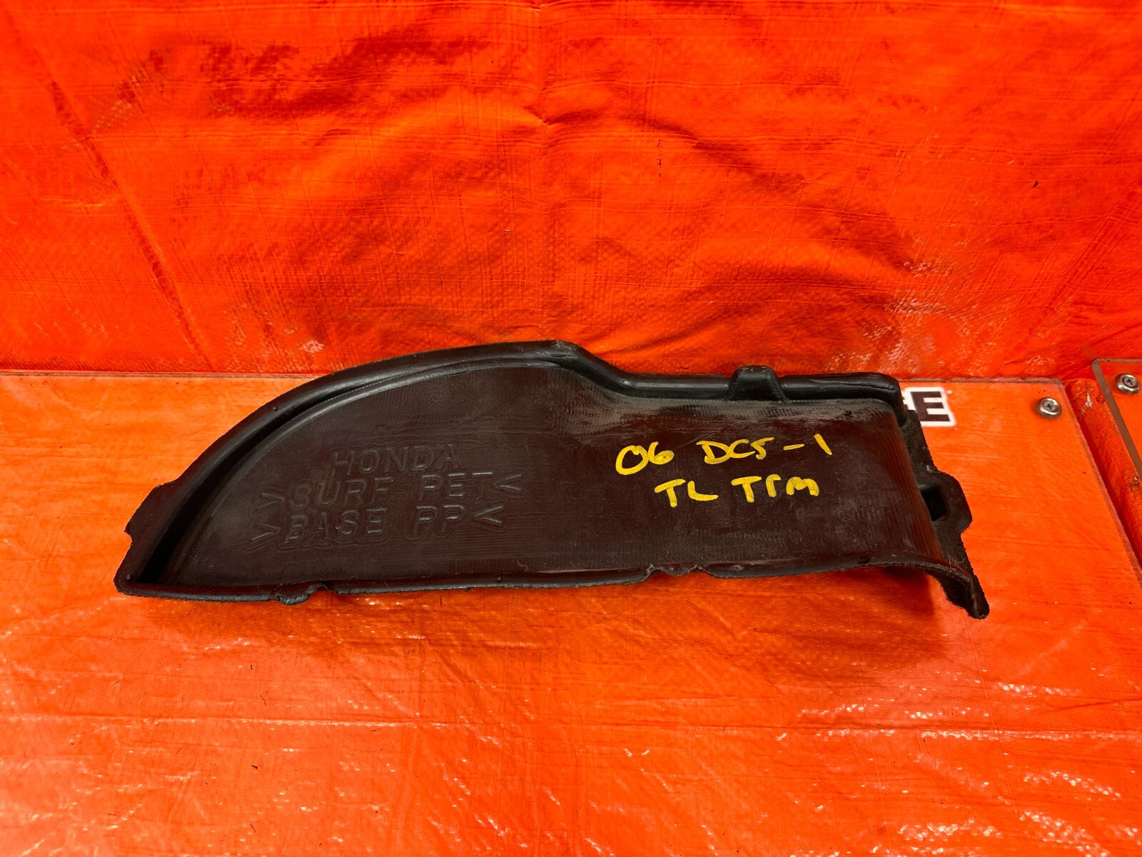 02 06 ACURA RSX   PASSENGER RIGHT TAIL LIGHT LAMP TRIM  BLACK   OEM #06DC53