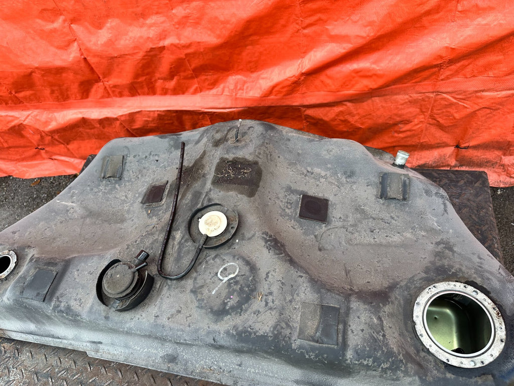 02 05 LEXUS SC430   GASOLINE GAS FUEL TANK ASSEMBLY   FL CAR   NO RUST   OEM 2884