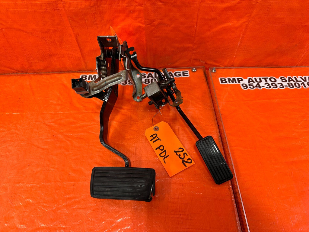 97 01 HONDA PRELUDE   AUTOMATIC PEDALS   GAS AND BRAKE   OEM FACTORY #2529