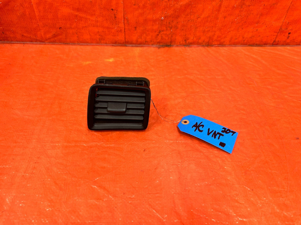 06 11 HONDA CIVIC   PASSENGER RIGHT AC VENT   THIS IS THE OUTER ONE   OEM #3070