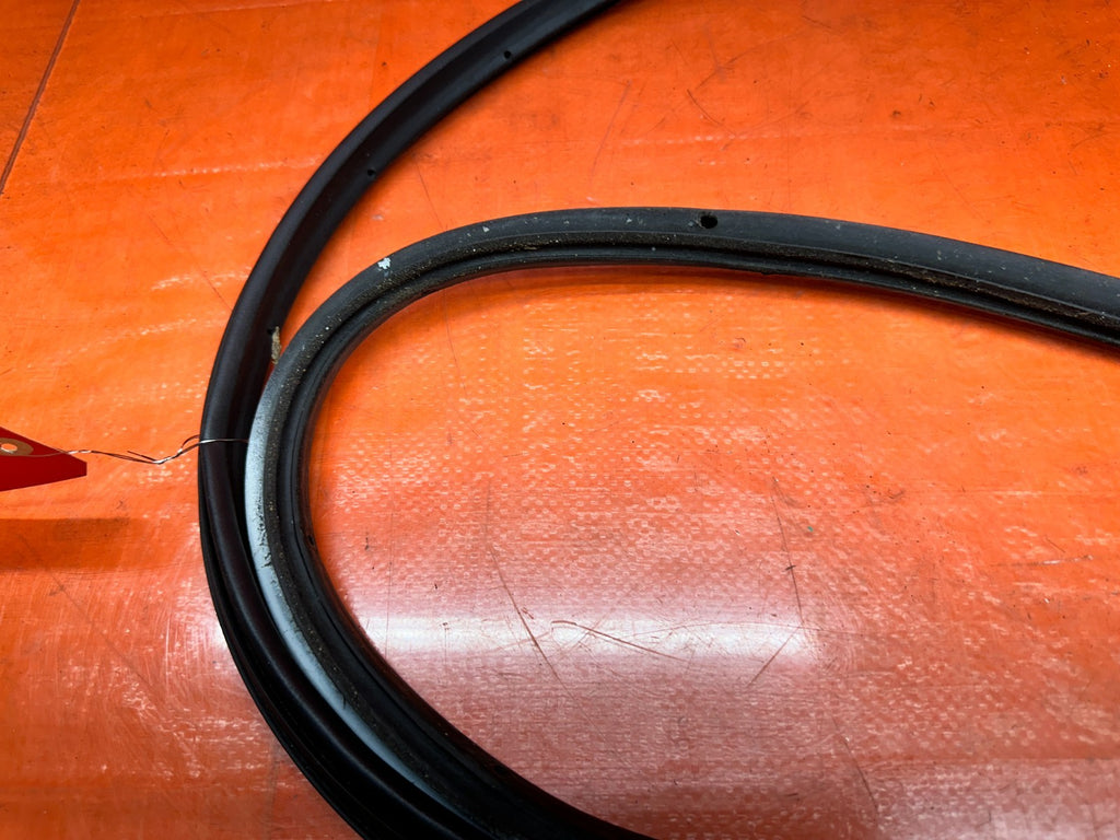 92 95 HONDA CIVIC EX 2D   DRIVER LEFT DOOR MOUNTED WEATHERSTRIP SEAL   OEM #33316