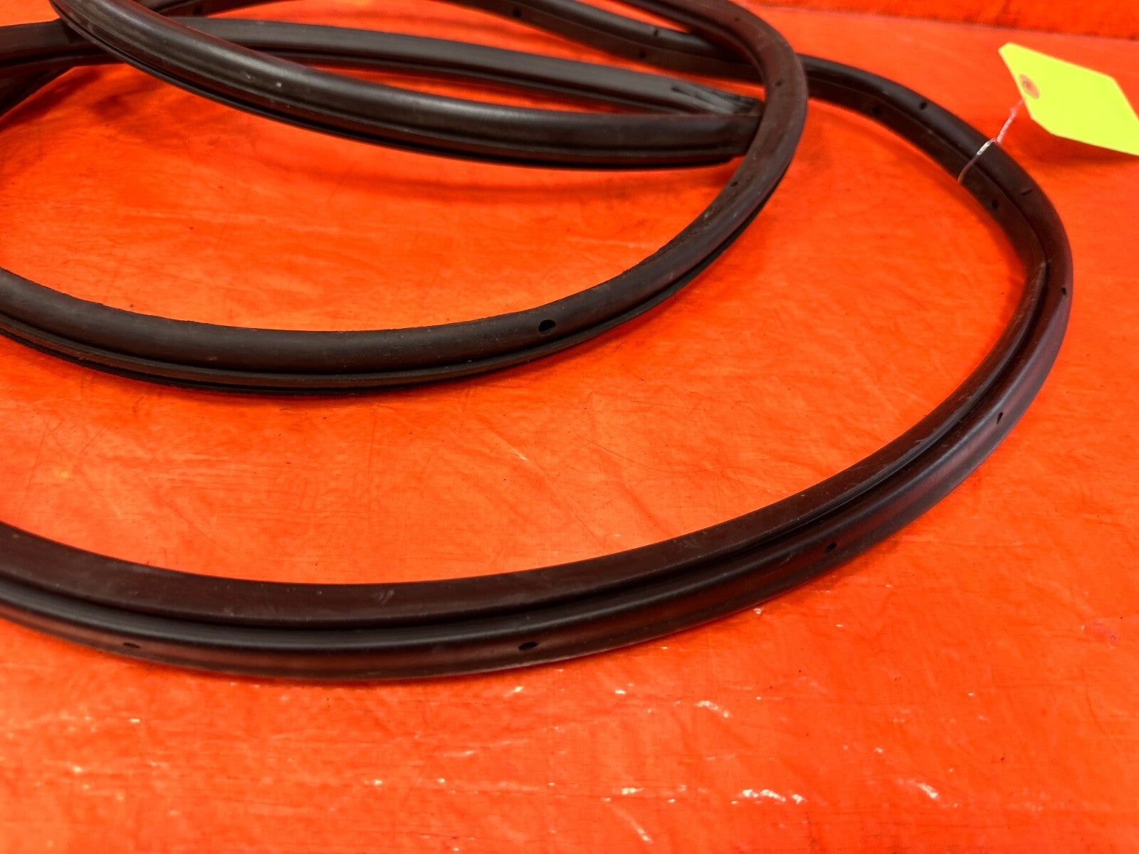 96 00 HONDA CIVIC SEDAN RIGHT FRONT WEATHER STRIP TRIM SEAL GASKET 29715