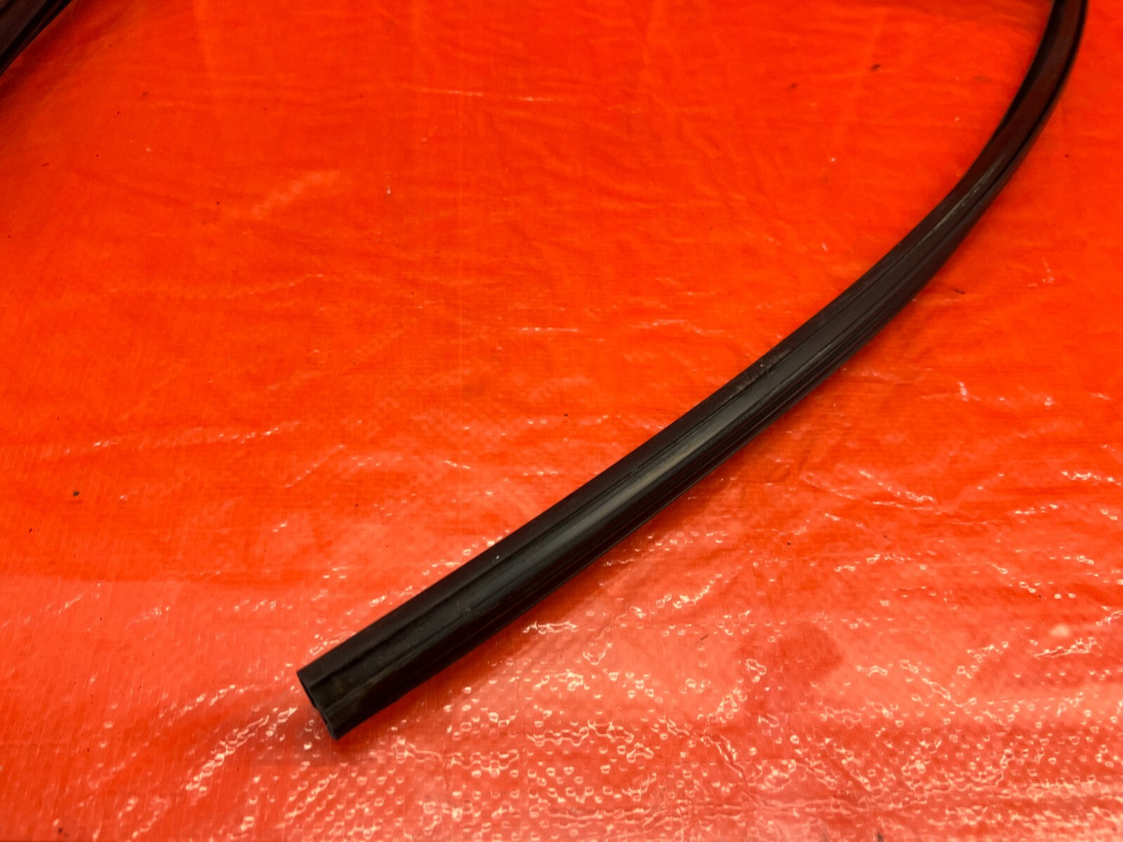 04 08 ACURA TL   PASSENGER RIGHT REAR WEATHER STRIP RUN CHANNEL   OEM #2346