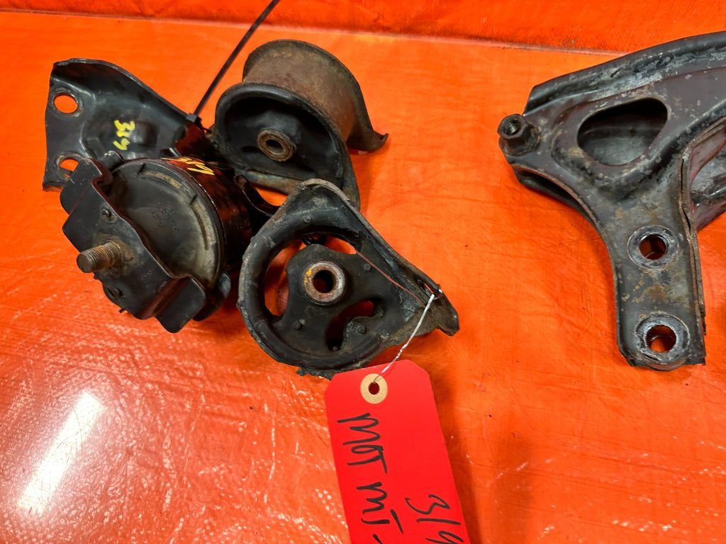 96 00 HONDA CIVIC   D16Y7 D16Y8 AUTOMATIC ONLY   ENGINE MOUNTS AND BRACKETS OEM5