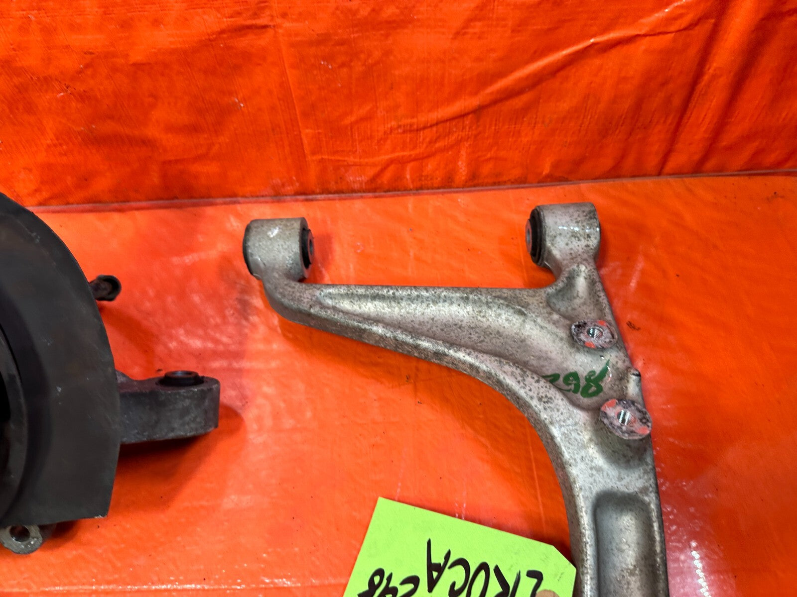 03 07 INFINITI G35 COUPE   LEFT REAR SPINDLE KNUCKLE HUB W/ ALL CONTROL ARMS 2982