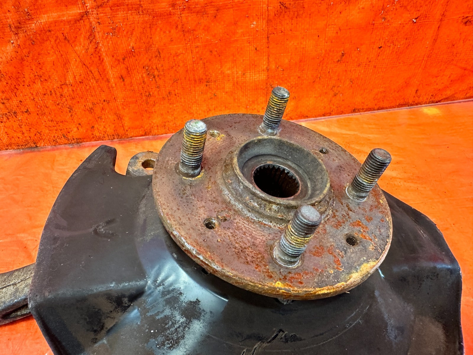 92 95 HONDA CIVIC   EX MODEL   PASSENGER RIGHT FRONT SPINDLE KNUCKLE HUB   3274