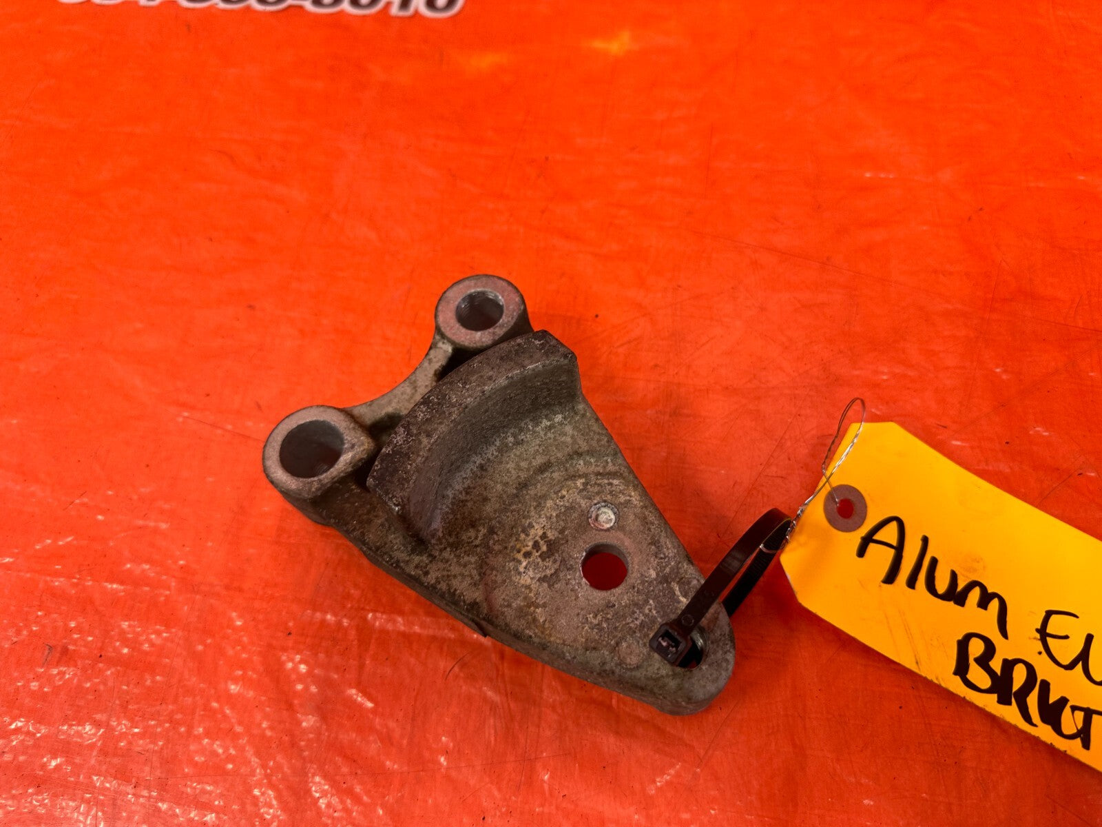 06 11 HONDA CIVIC SEDAN 1.8L   R18A1 ALUMINUM ENGINE BRACKET   OEM #2605