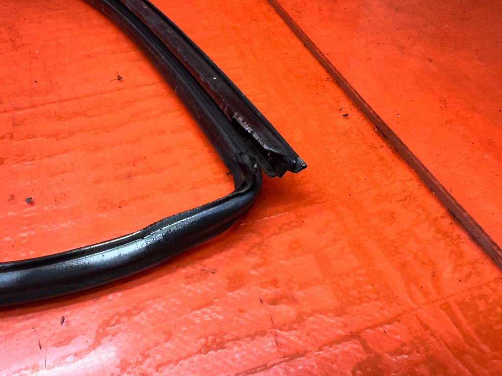 92 96 HONDA PRELUDE RIGHT DOOR WEATHERSTRIP SEAL OEM #33213