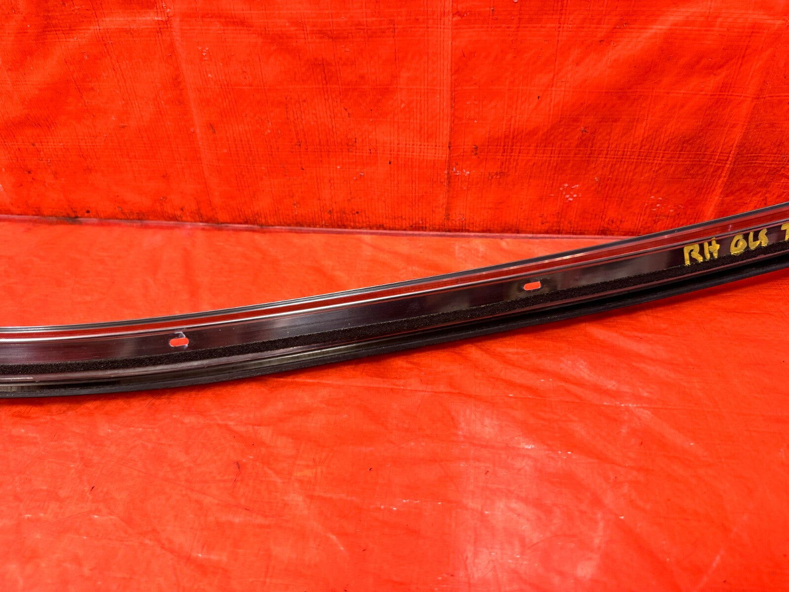 FRS BRZ & 86   PASSENGER RIGHT UPPER GLASS TRIM DRIP  RETAINER   OEM #2932