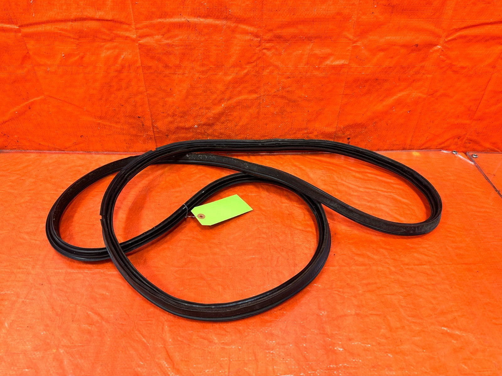 02 05 HONDA CIVIC SI EP3 HATCH TAILGATE TRUNK HATCH LATCH WEATHER TRIM STRIP 3066