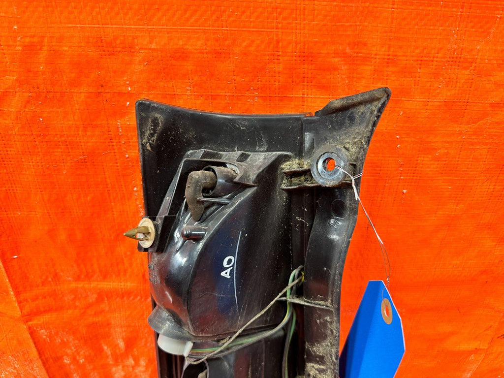 97 01 HONDA CR V CRV   PASSENGER RIGHT TAIL LIGHT TAIL LAMP   OEM FACTORY #3016