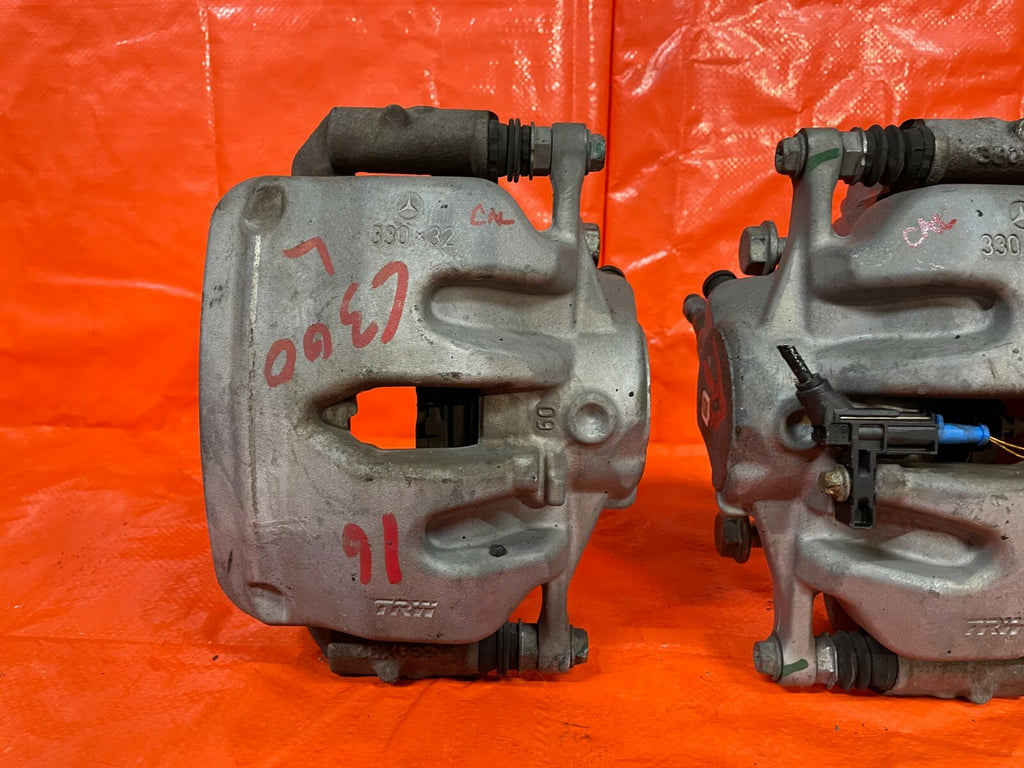15 19 MERCEDES BENZ C300   FRONT BRAKE CALIPER SET CALIPERS   NON SPORT PKG OEM3