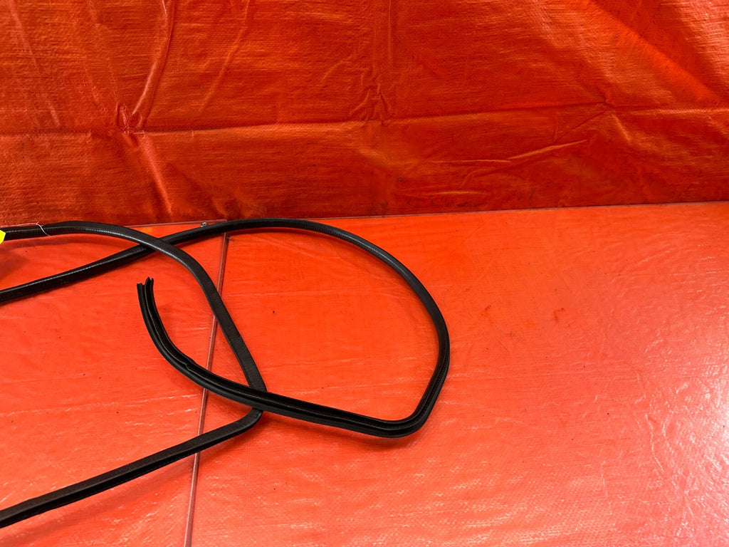 92 95 HONDA CIVIC 2D COUPE   CHASSIS TO DOOR OPEN TRIM WEATHER STRIP LEFT FRONT1