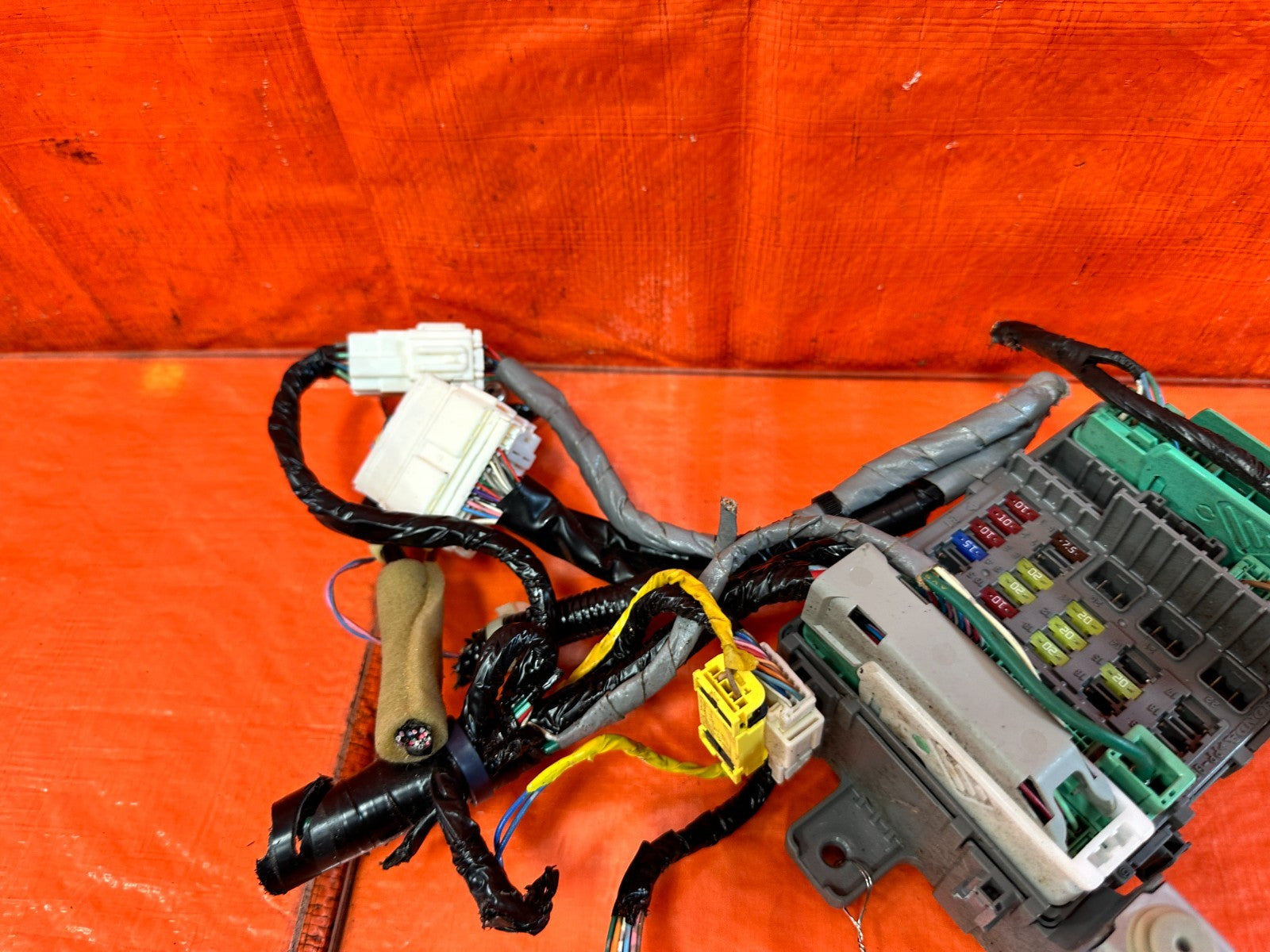 09 10 ACURA TSX 6 SPEED   INTERIOR CABIN UNDER DASH FUSE BOX PANEL LEFT SIDE 3215