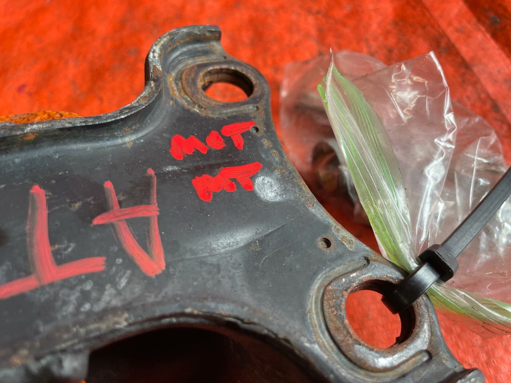 94 01 ACURA INTEGRA   AUTOMATIC PASSENGER RIGHT TRANSMISSION MOUNT W/ BOLTS OEM5