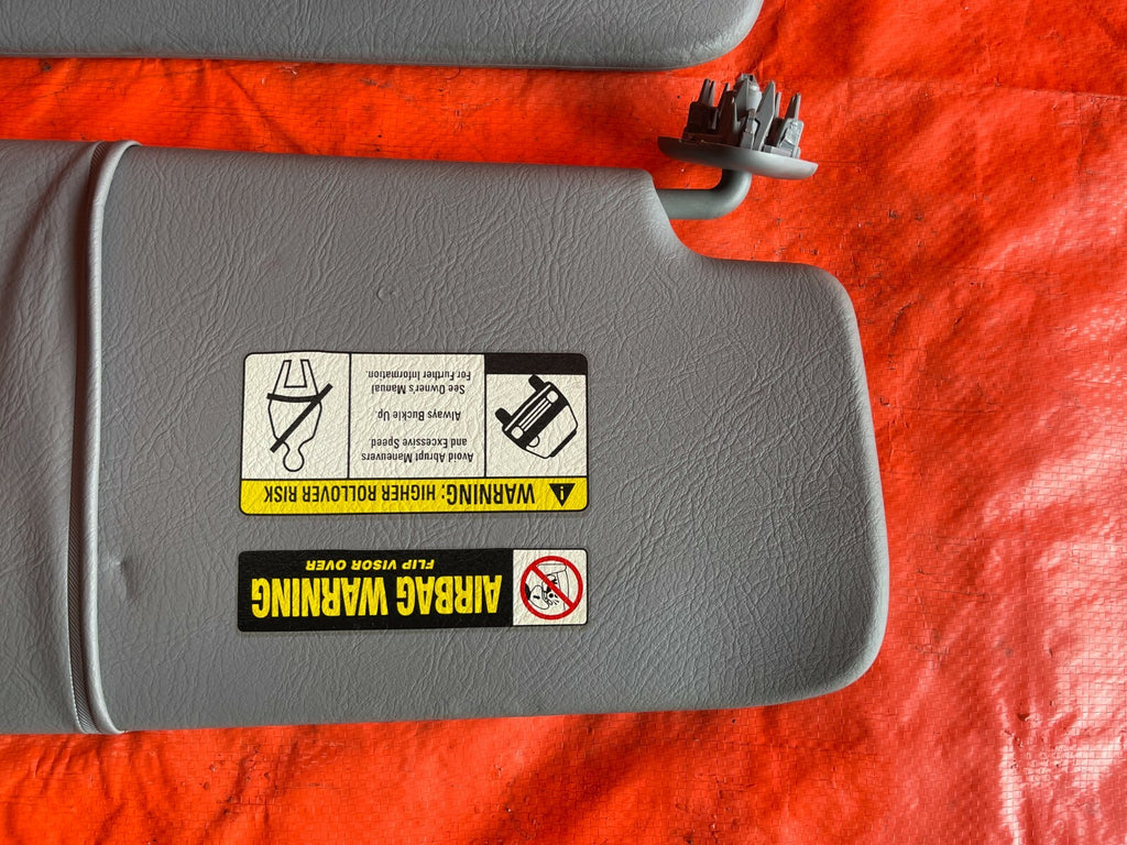 02 04 HONDA CR V CRV   INTERIOR   SUN VISOR SET   LEFT RIGHT   GRAY COLOR   OEM 5