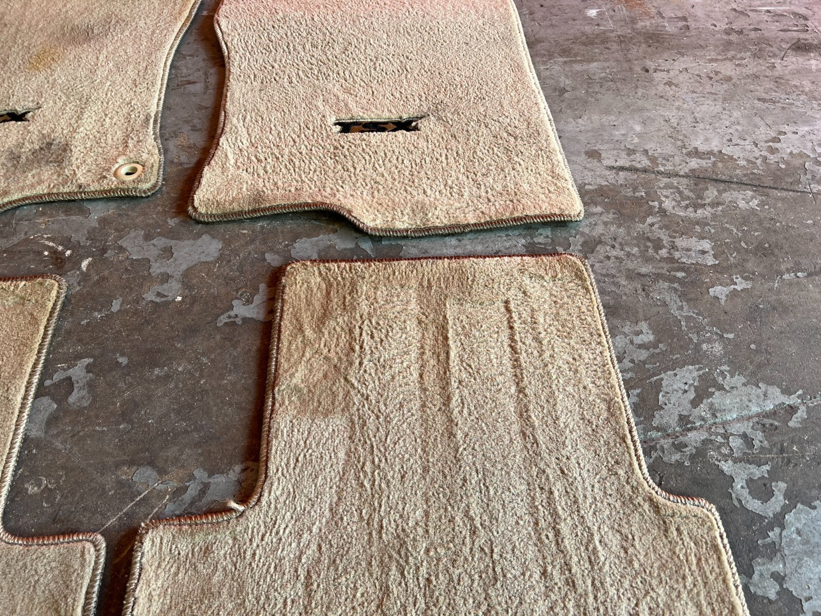 09 14 ACURA TSX   FLOOR MAT SET   IVORY COLOR   LEFT RIGHT FRONT REAR   OEM #15812