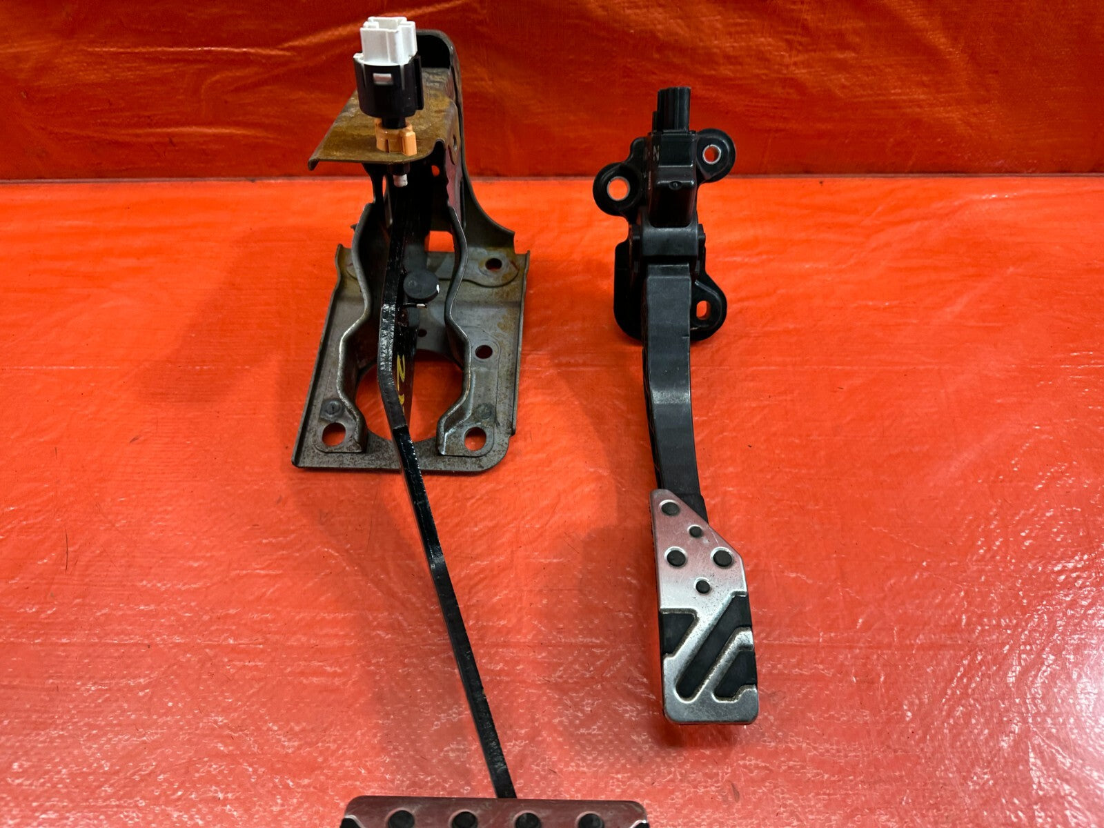 08 15 LANCER EVOLUTION X EVO 10   MR   AUTOMATIC GAS & BRAKE PEDALS   OEM #2177
