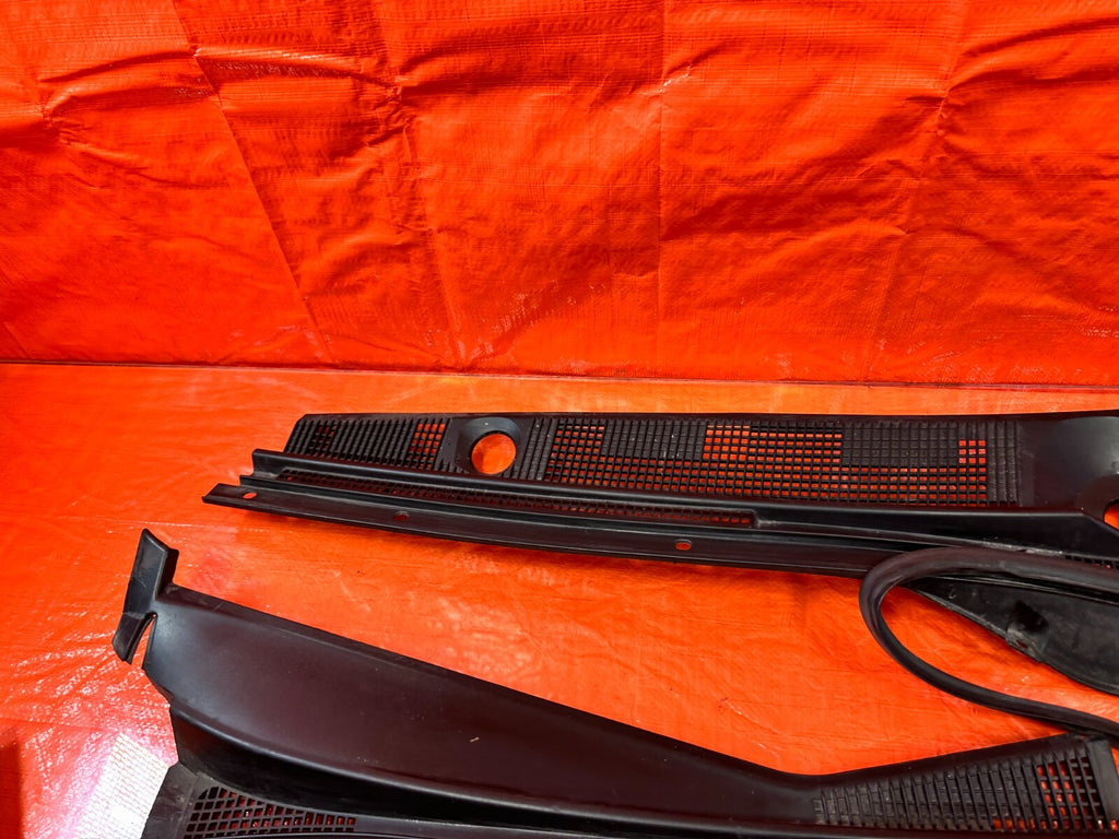 03 06 LANCER EVOLUTION VIII 8 EVO IX 9   WINDSHIELD WIPER COWL TRIM PLASTIC OEM6