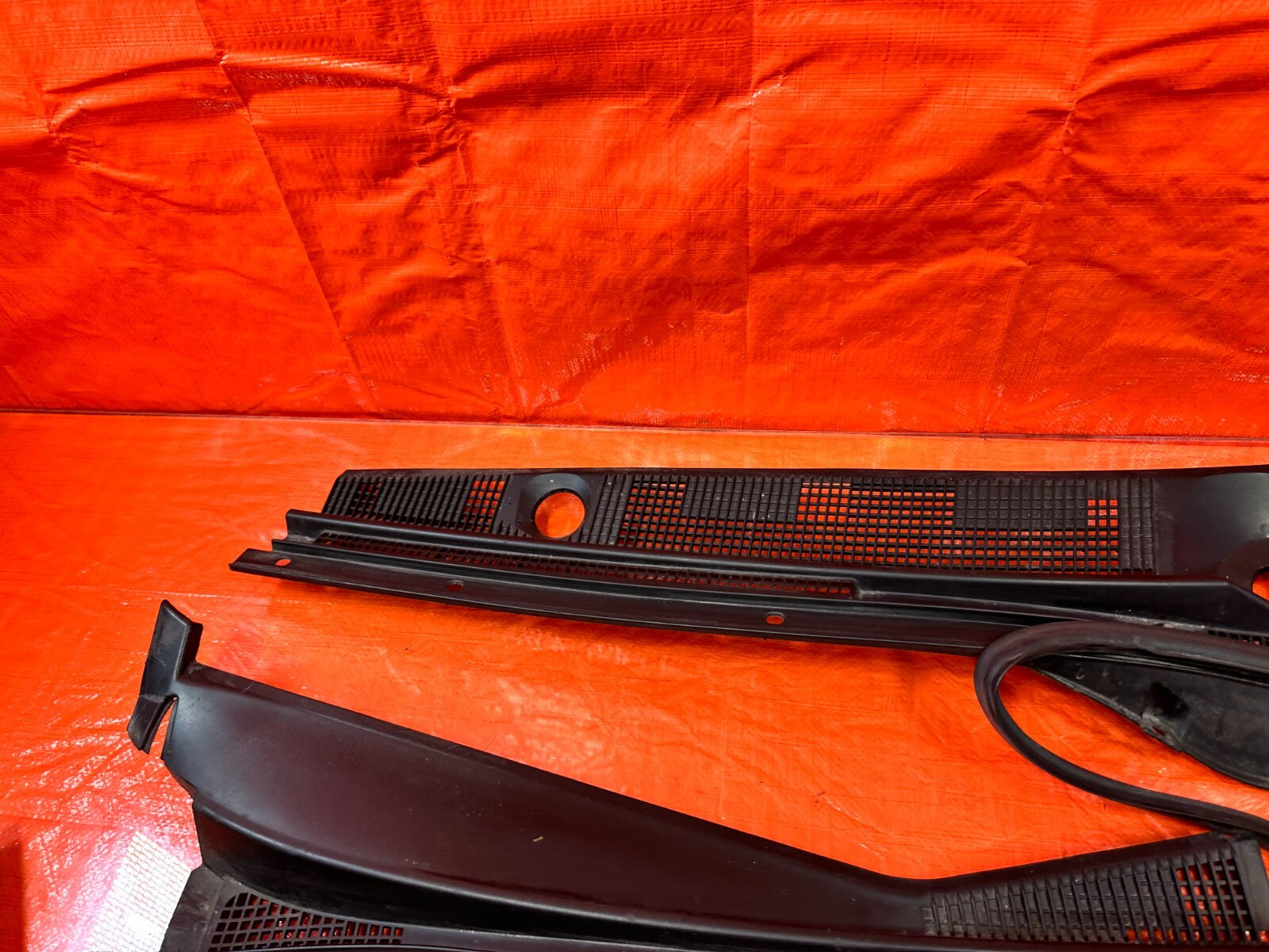 03 06 LANCER EVOLUTION VIII 8 EVO IX 9   WINDSHIELD WIPER COWL TRIM PLASTIC OEM6