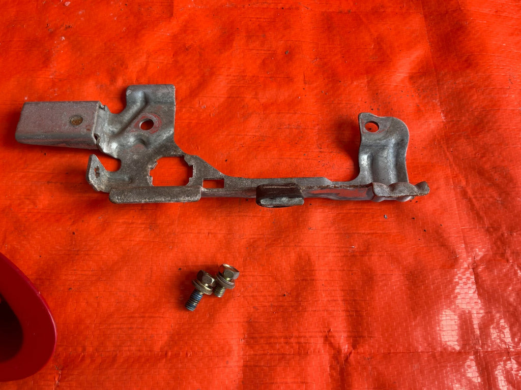00 09 HONDA S2000 PASSENGER RIGHT EXTERIOR DOOR HANDLE   RED FADED   W/ BRACKET7
