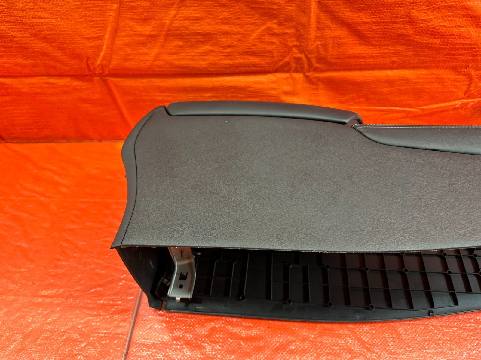 16 20 INFINITI Q50 / 17 20 Q60   ARM REST CENTER CONSOLE   OEM FACTORY OE #2156