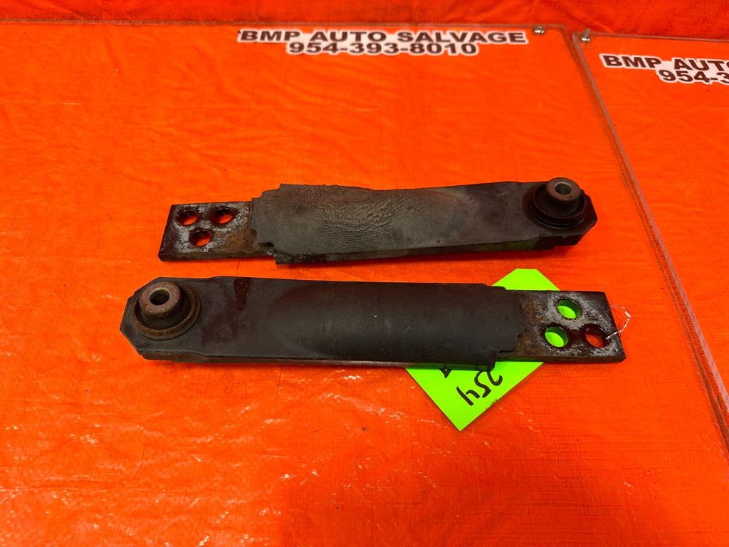 02 06 ACURA RSX   LEFT AND RIGHT REAR LOWER CONTROL ARM SET ARMS   OEM #2544
