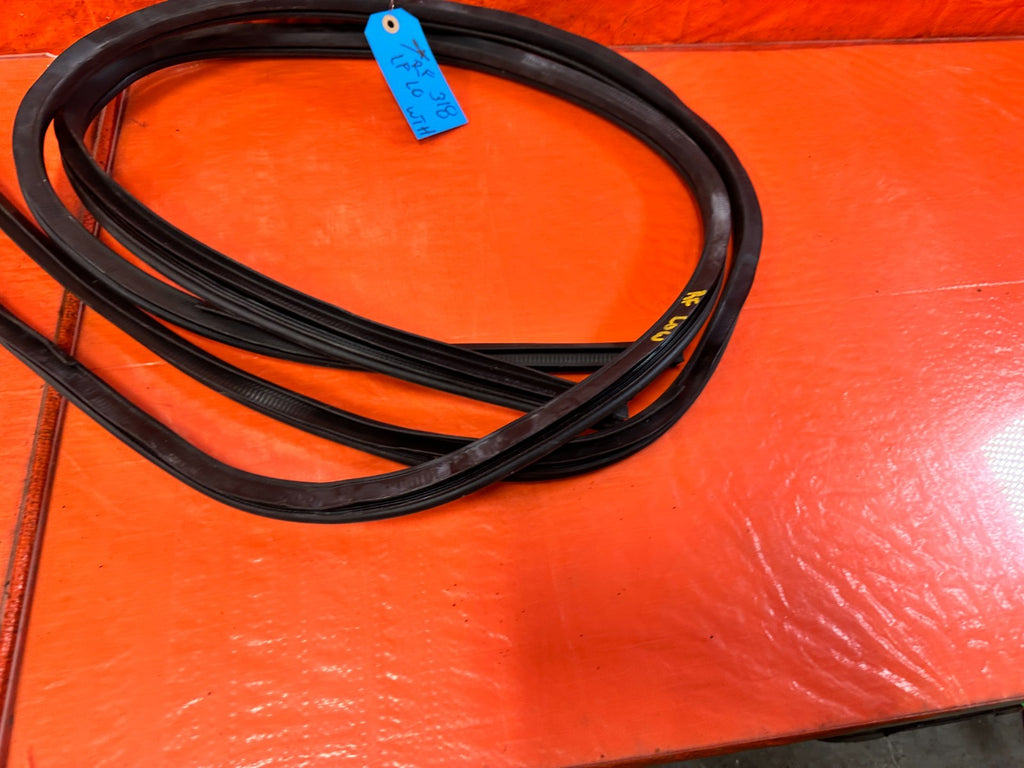 10 16 HYUNDAI GENESIS COUPE   CHASSIS TO DOOR OPEN TRIM WEATHER STRIP LEFT RIGHT2