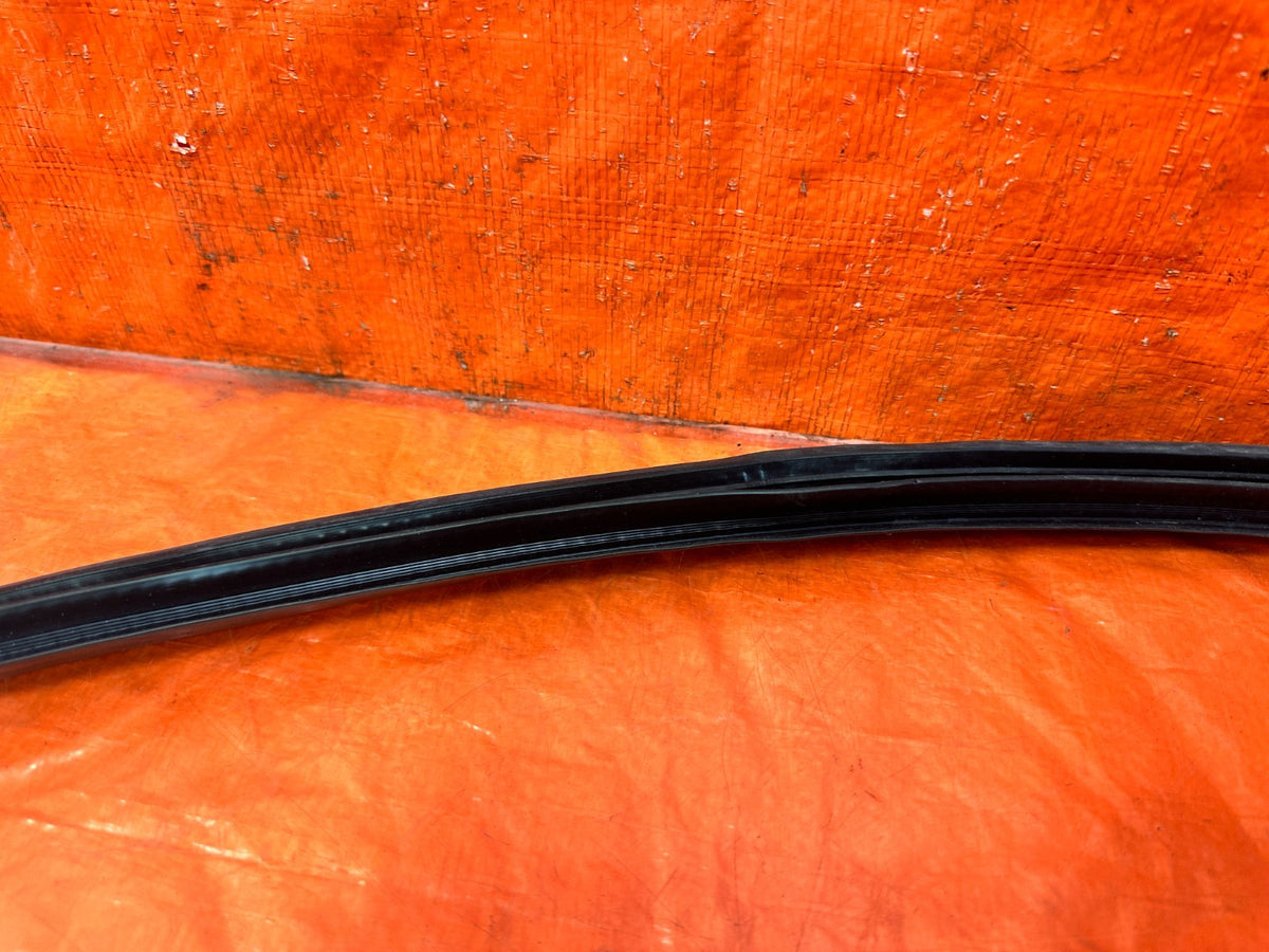 02-05 HONDA CIVIC SI EP3 - CHASSIS TO DOOR OPEN TRIM WEATHER STRIP RIGHT OEM 30611