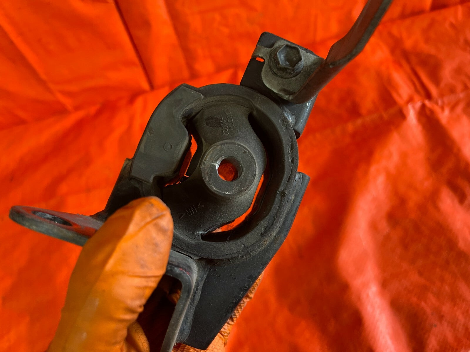 00 05 TOYOTA CELICA GT & GT S    ENGINE MOTOR MOUNT   OEM OE FACTORY  2